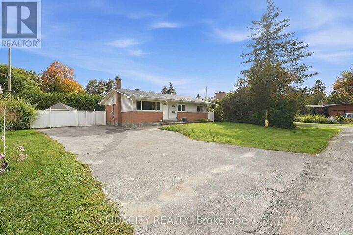 Property Photo:  34 Stinson Avenue  ON K2H 6N3 