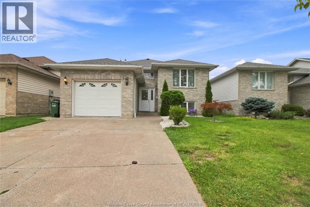 Property Photo:  2424 Timbercrest Avenue  ON N8P 1S2 