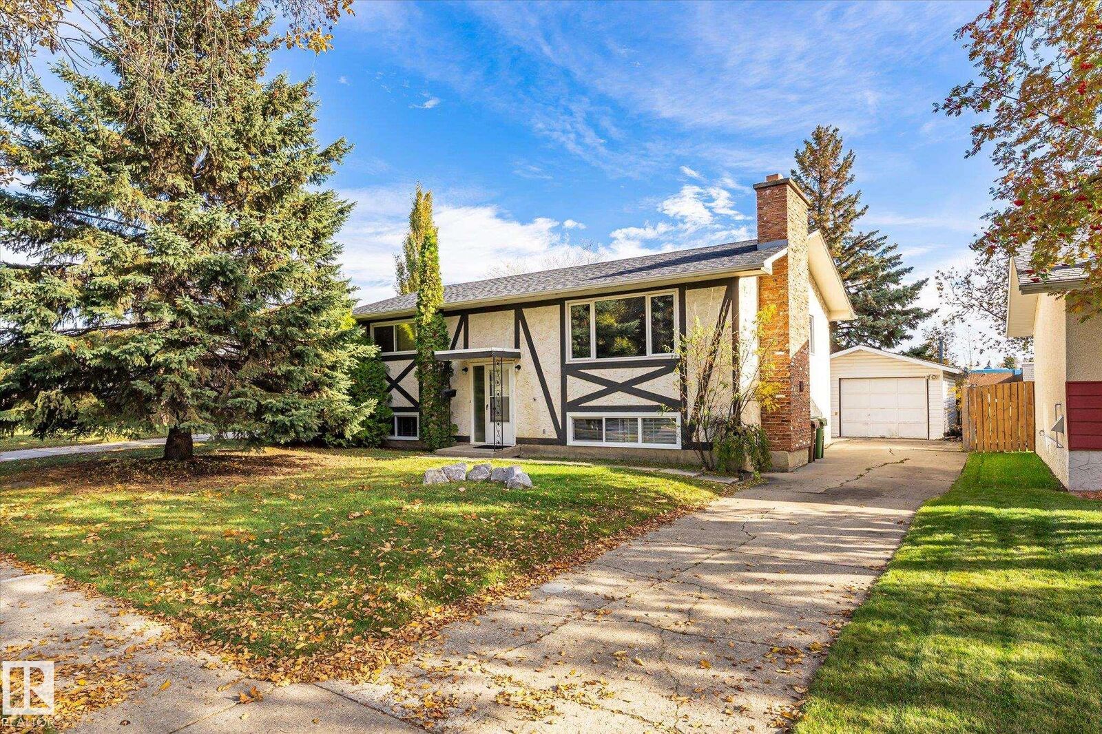Property Photo:  5 Marchand Place  AB T8N 1L7 