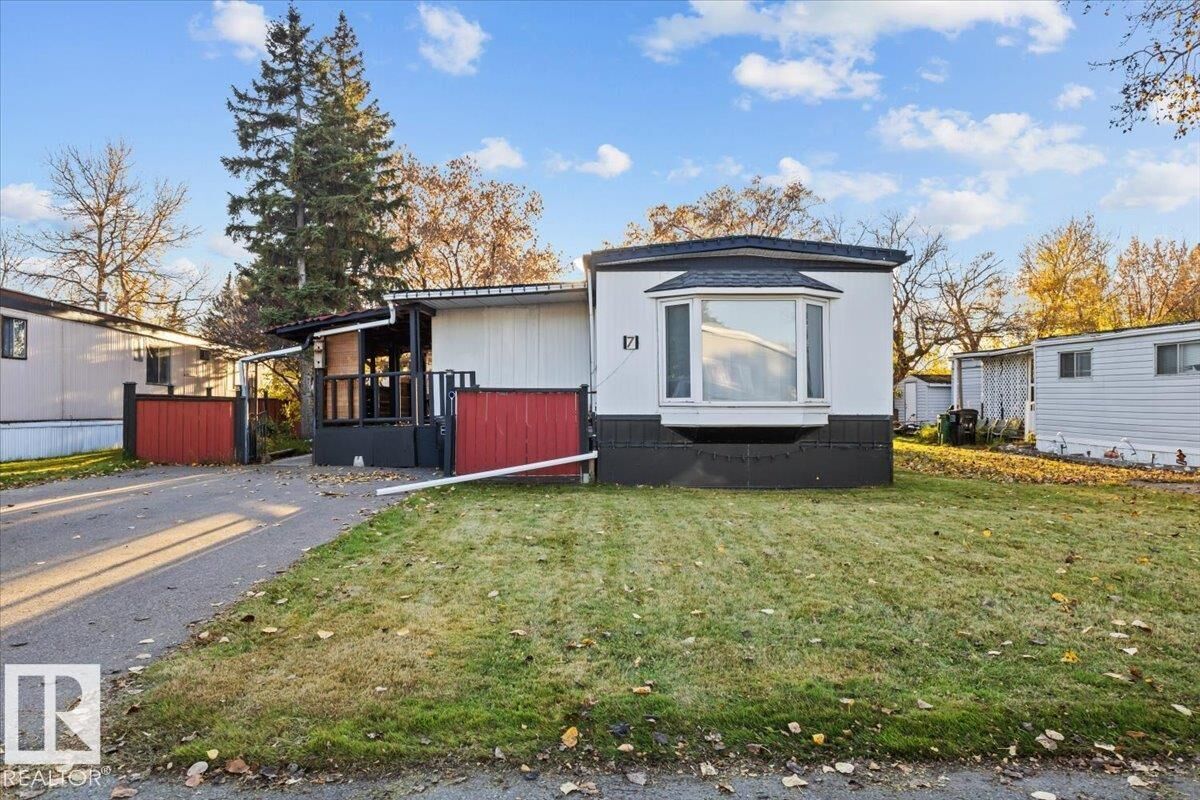 Property Photo:  7 Keyhole Crescent NW  AB T6P 1B7 