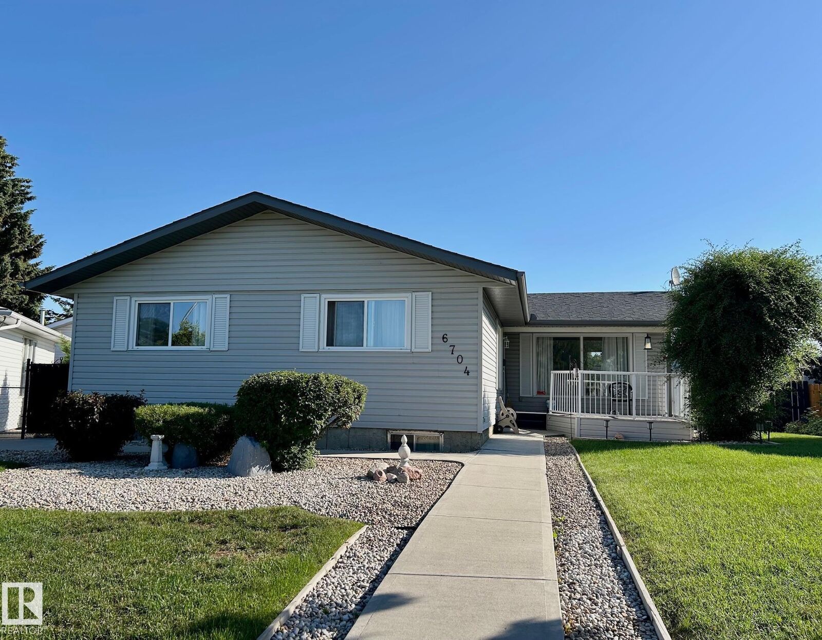 Property Photo:  6704 152A Avenue NW  AB T5C 2Y9 