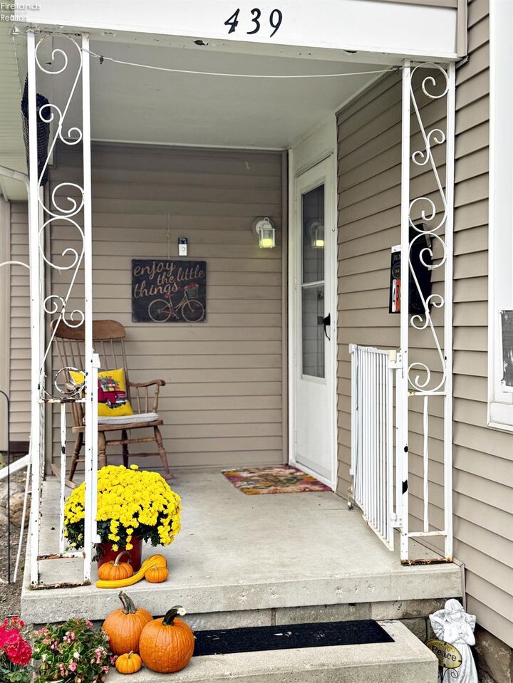 Property Photo:  439 S Jefferson  OH 44883 