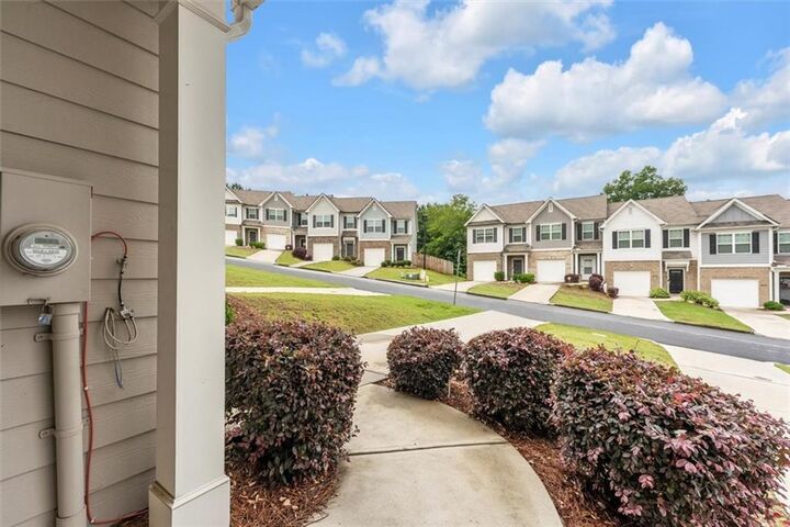 Property Photo: 5668 Union Pointe Drive GA 30291