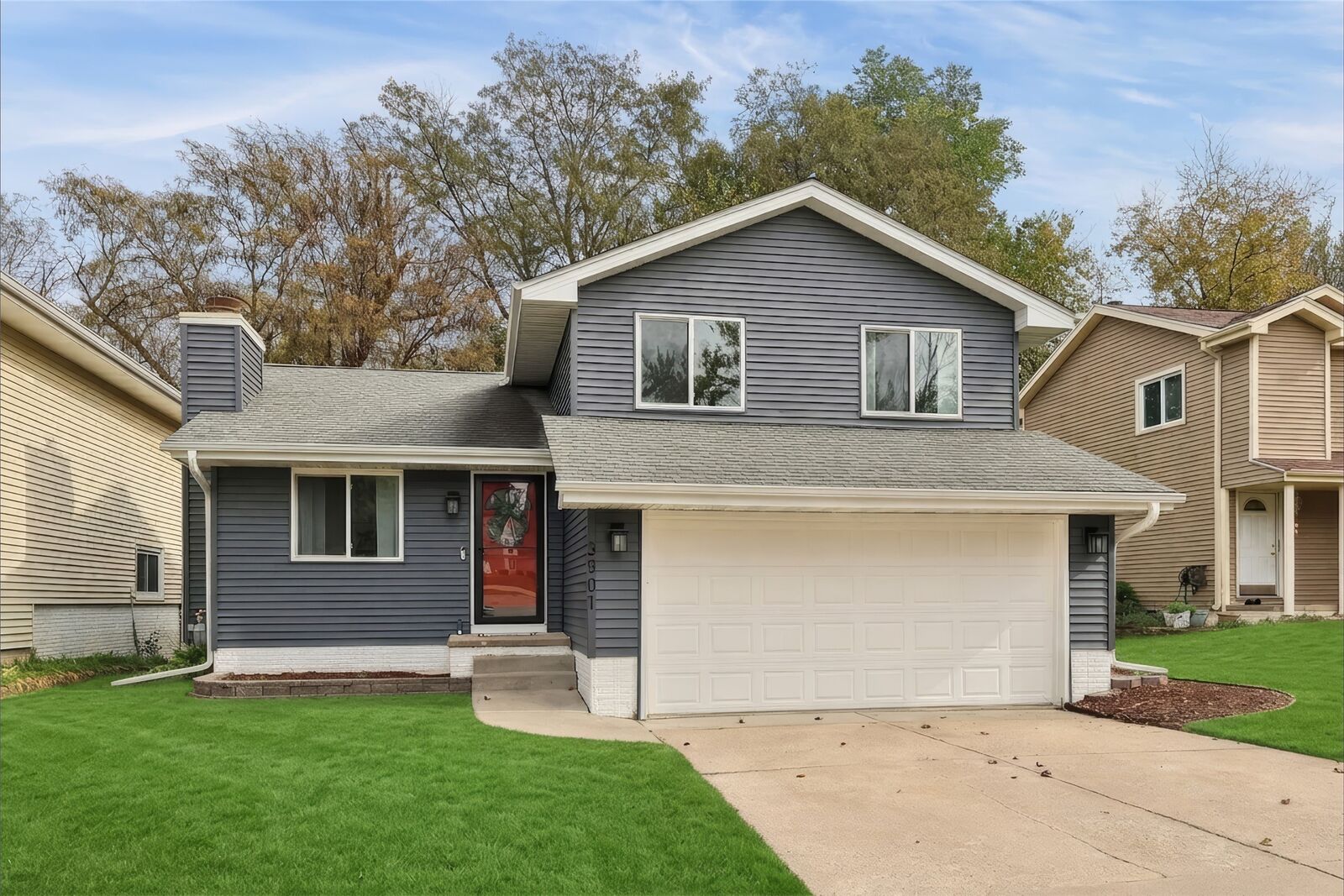Property Photo:  3901 92nd Drive  IA 50322 
