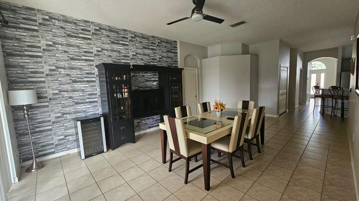 Property Photo: 5450 Los Palma Vista Drive FL 32837