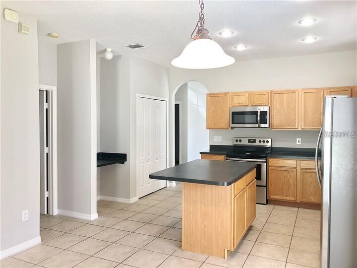 Property Photo: 112 Belgain Way FL 32773