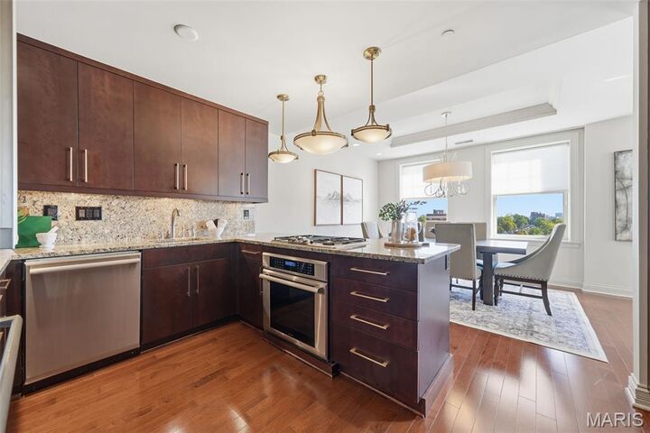 Property Photo: 232 N Kingshighway Boulevard 1010 MO 63108