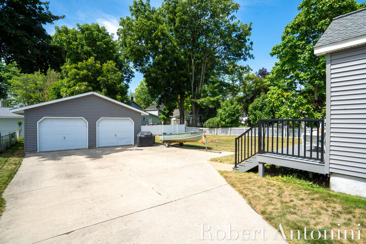 Property Photo: 259 S Wythe Street MI 49449