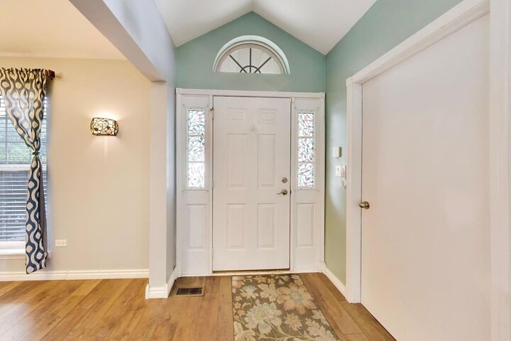 Property Photo: 317 E Tall Oaks Lane IL 60143
