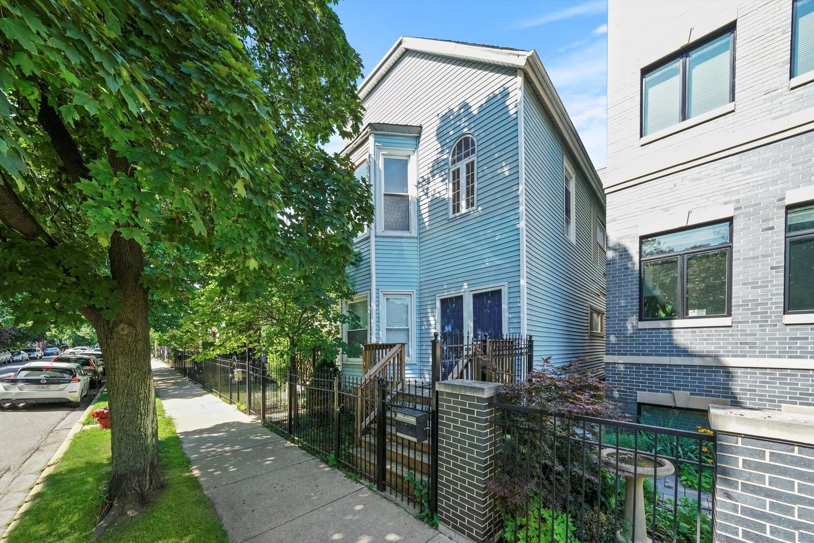 Property Photo: 1728 N Campbell Avenue 1 IL 60647