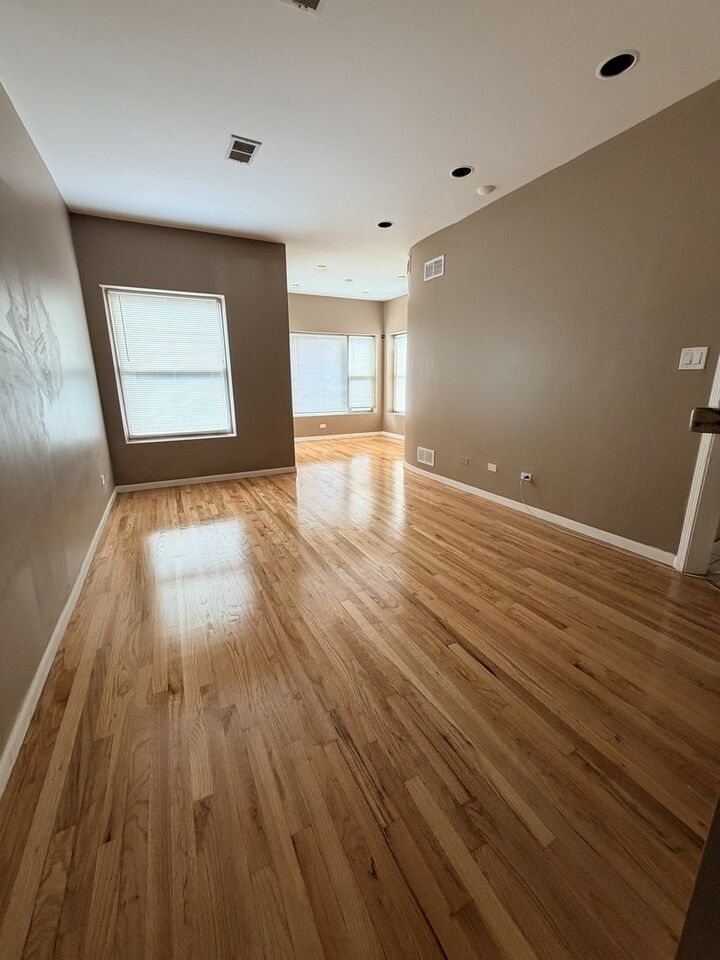 Property Photo:  1940 E 72nd Place 1st  IL 60649 