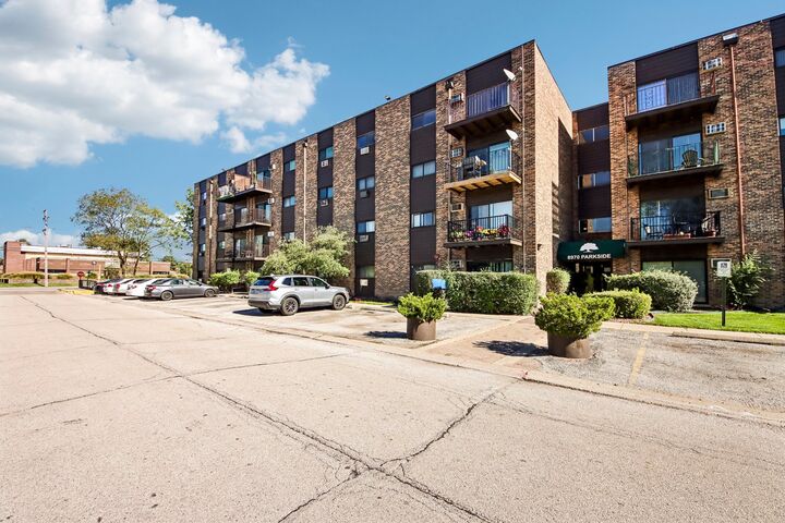 Property Photo:  8970 N Parkside Avenue 304  IL 60016 