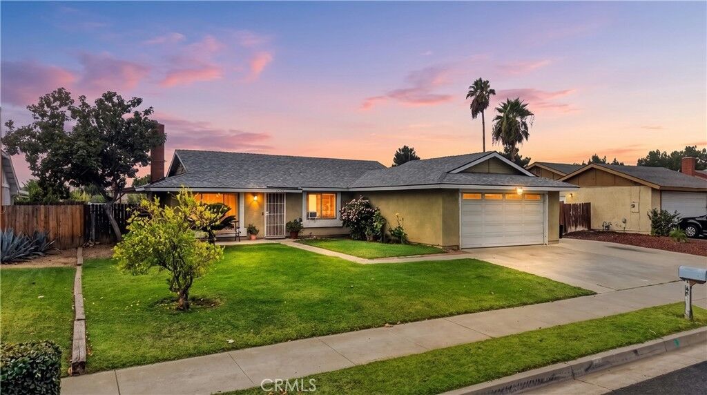 Property Photo: 25159 Bay CA 92553