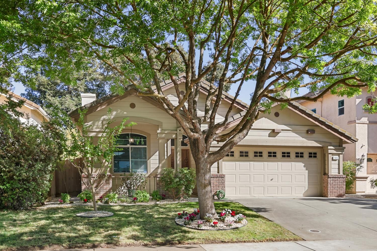 Property Photo:  2305 Dinwiddie Way  CA 95758 