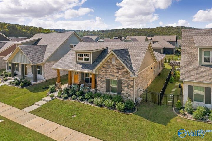 Property Photo:  1607 Calistoga Circle NE  AL 35811 