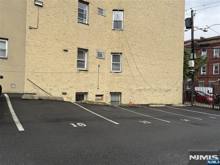 Property Photo: 600 N 6th NJ 07107