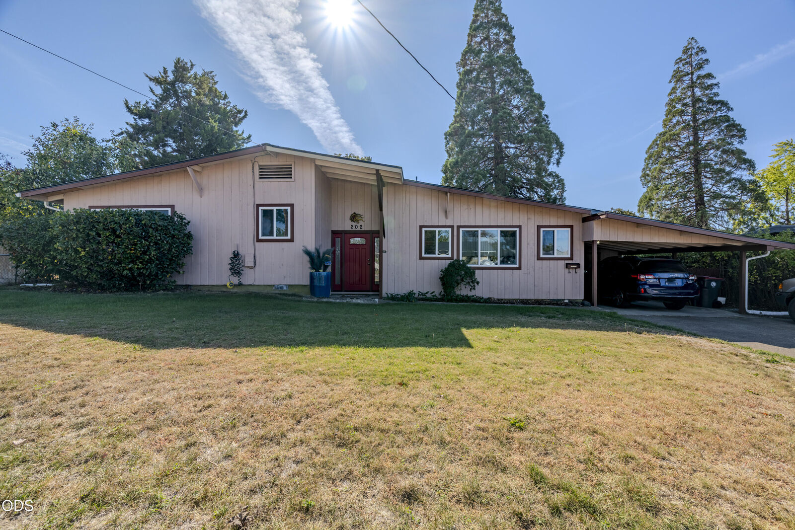 Property Photo: 202 Kings Way OR 97502
