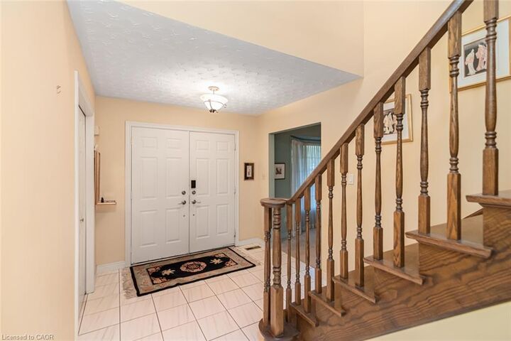 Property Photo:  318 Cavendish Drive  ON L9G 4T5 