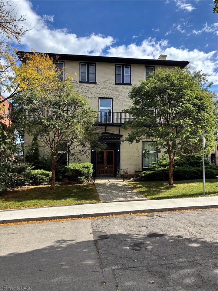 Property Photo:  123 Macnab Street S 12  ON L8P 3C2 