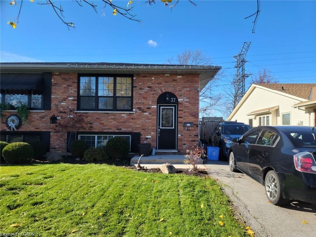 Property Photo:  37 Fox Trail Upper  ON L2S 3T7 