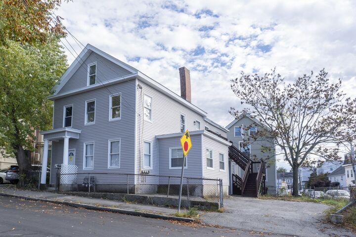 Property Photo:  105 Chestnut St  MA 01852 