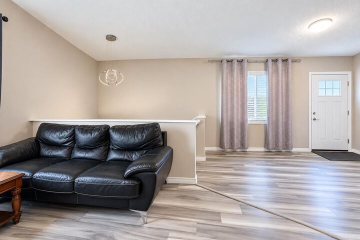 Property Photo:  76 Martinbrook Link NE  AB T3J 3N9 