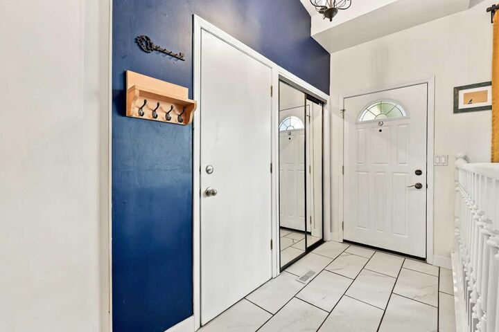 Property Photo:  71 Hawkhill Way NW  AB T3G 3A3 