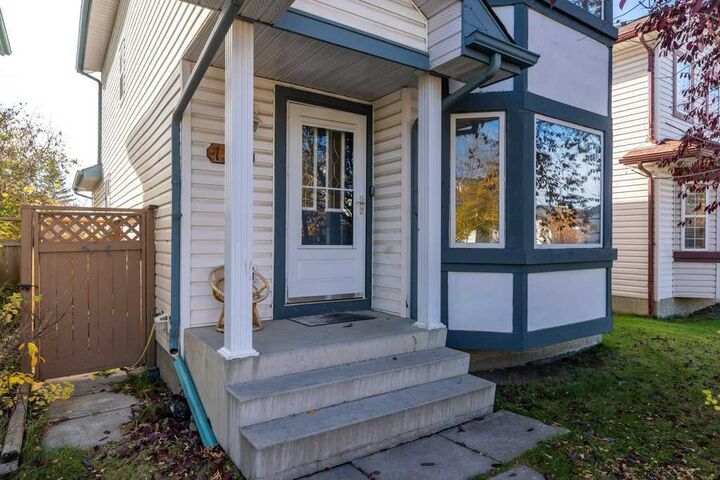 Property Photo:  127 Erin Meadow Crescent SE  AB T2B 3L4 