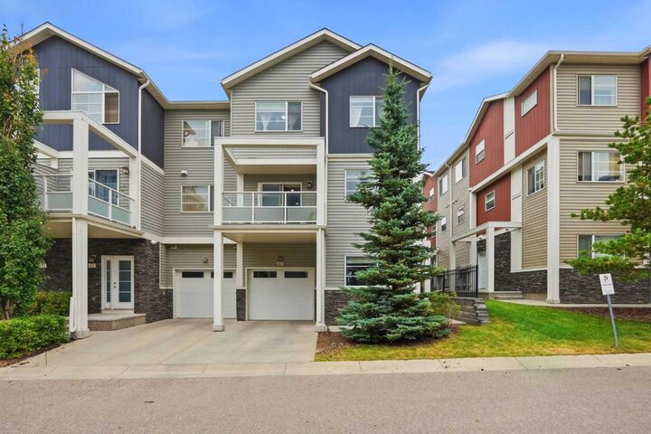 Property Photo:  427 Redstone View NE  AB T3N 1B5 