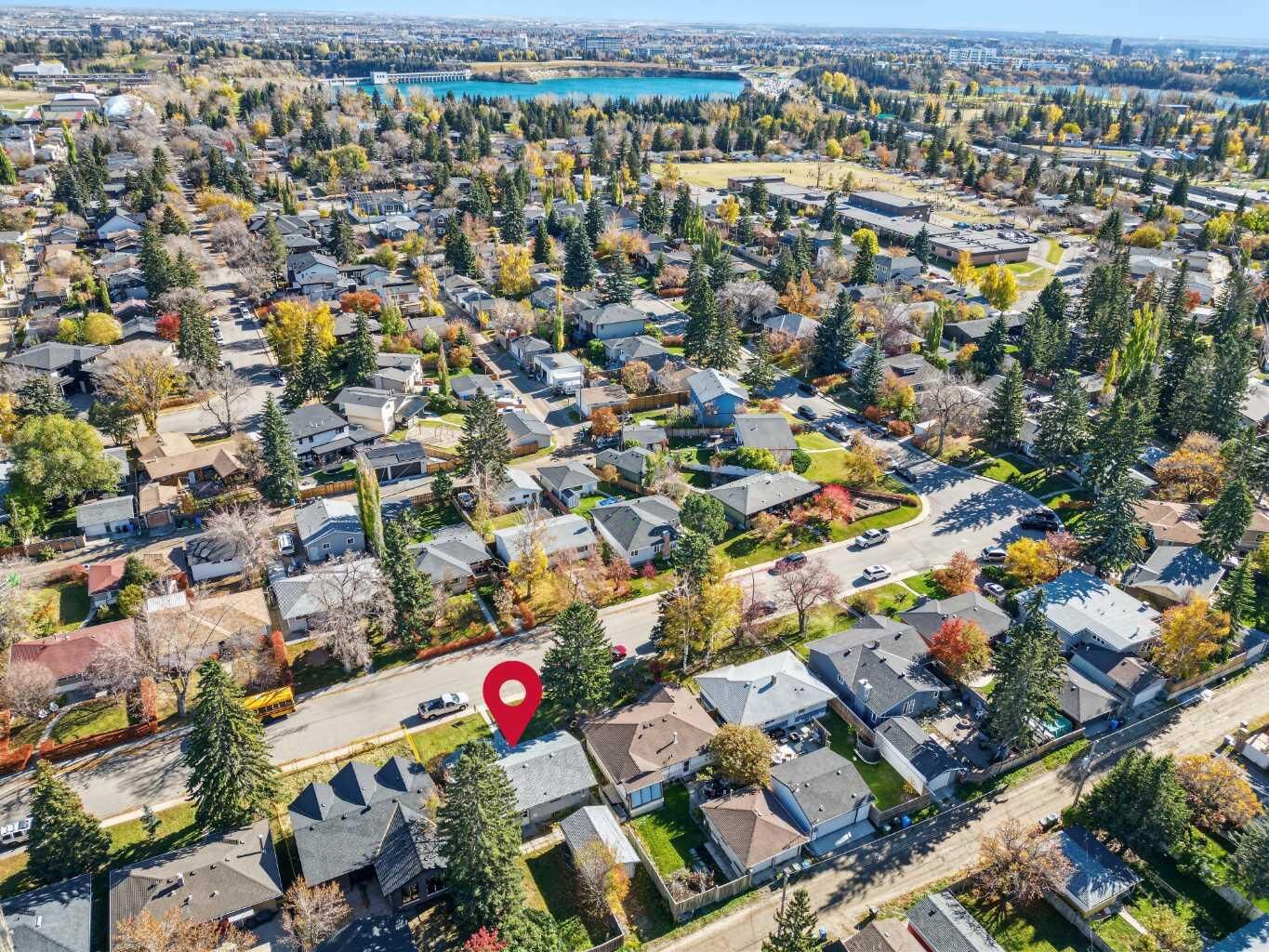 Property Photo:  101 Langton Drive SW  AB T3E 5G1 