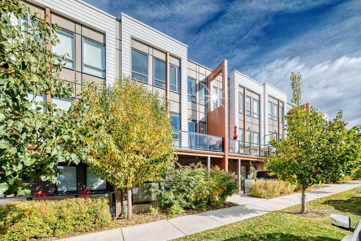 Property Photo:  16 Lebel Crescent NW  AB T3B 6G6 
