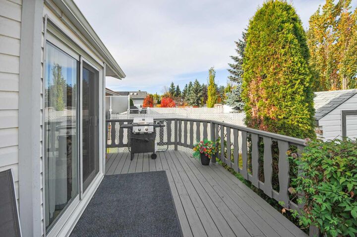 Property Photo:  5401 65 Street  AB T4V 4L8 