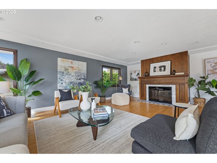 Property Photo:  7655 NE Alameda St  OR 97213 