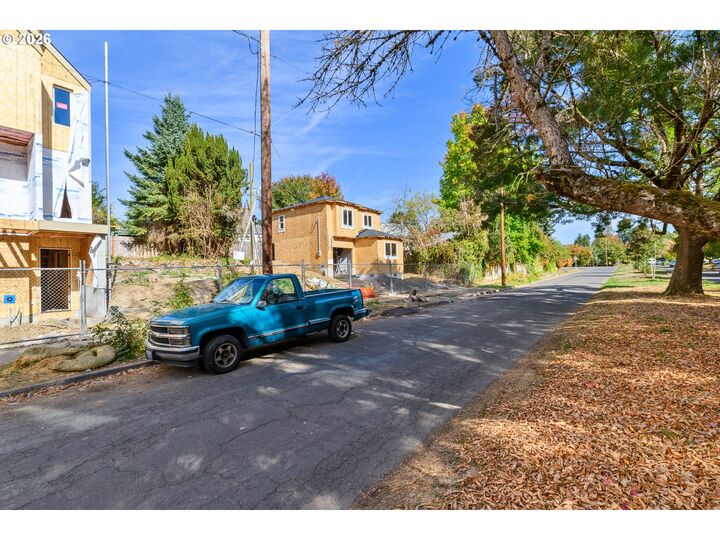 Property Photo:  SE Waverleigh Blvd  OR 97202 