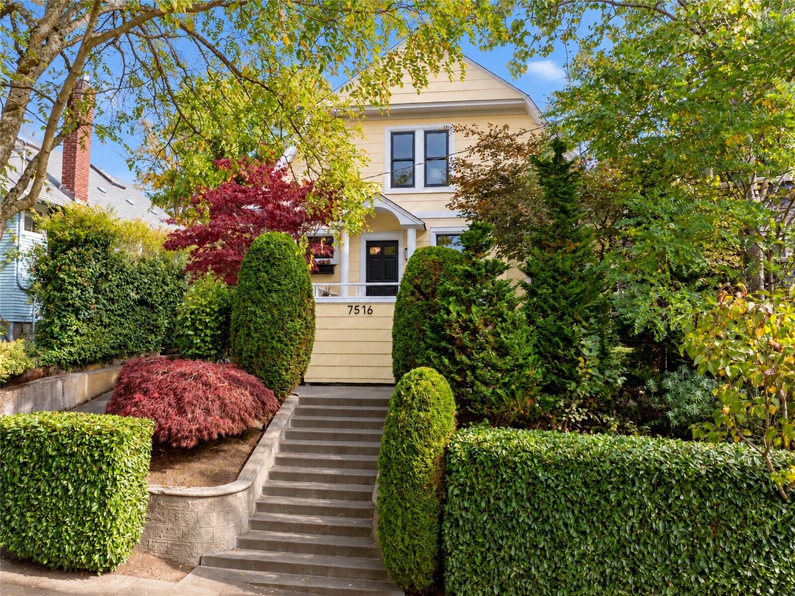 Property Photo: 7516 Sunnyside Avenue N WA 98103