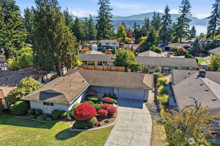 Property Photo:  860  170th Place NE  WA 98008 