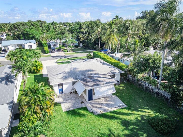 Property Photo:  102 NW 12th Street  FL 33444 