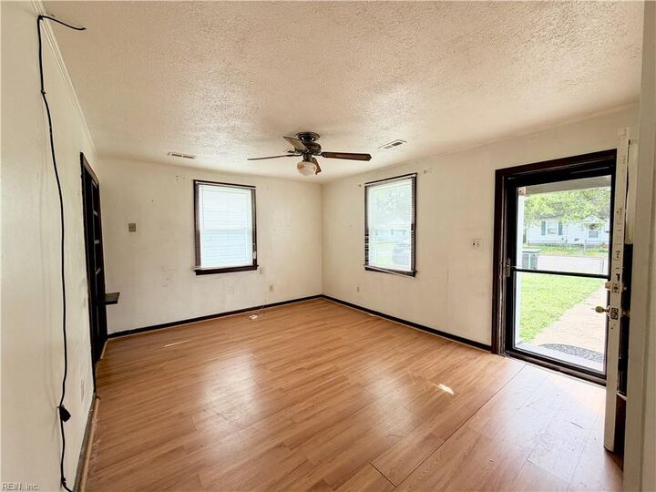 Property Photo:  6 Crestwood Cir  VA 23669 