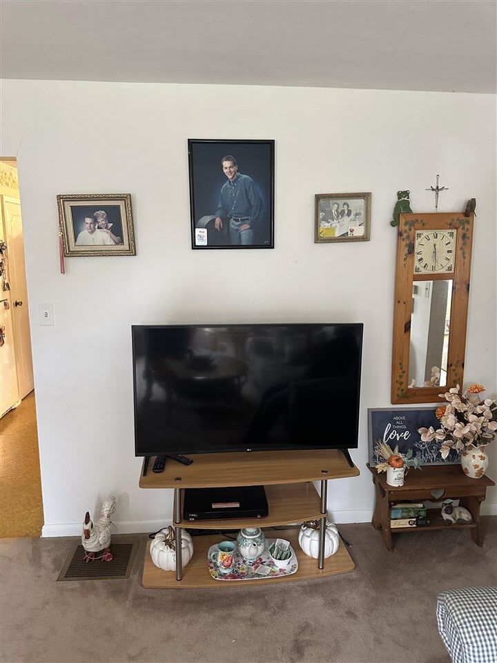Property Photo:  924 Ranch Rd  IN 47331 