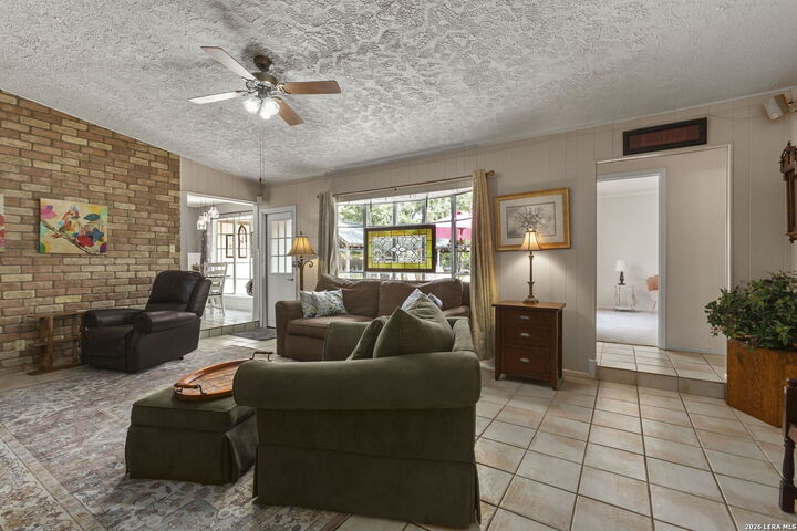 Property Photo:  10814 Oak Bank St  TX 78230 