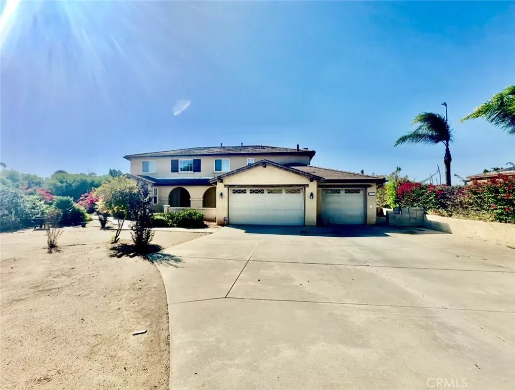 Property Photo: 17881 Canyonwood Drive CA 92504