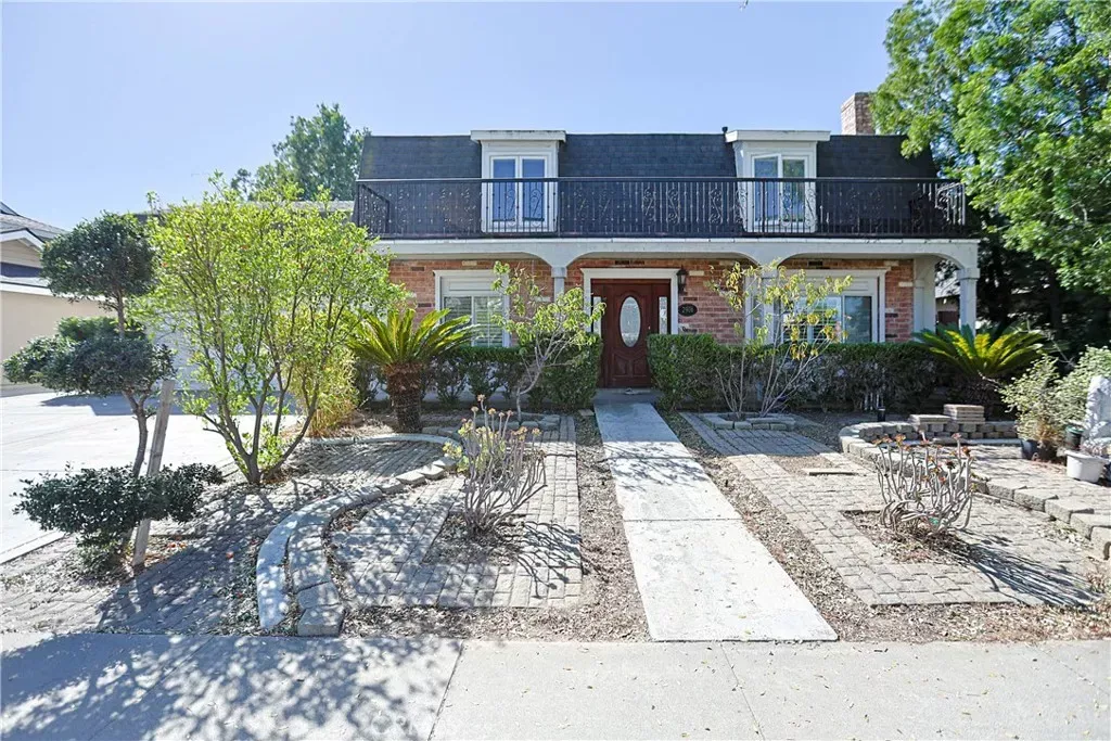 Property Photo: 2906 E Collyer Lane CA 92806