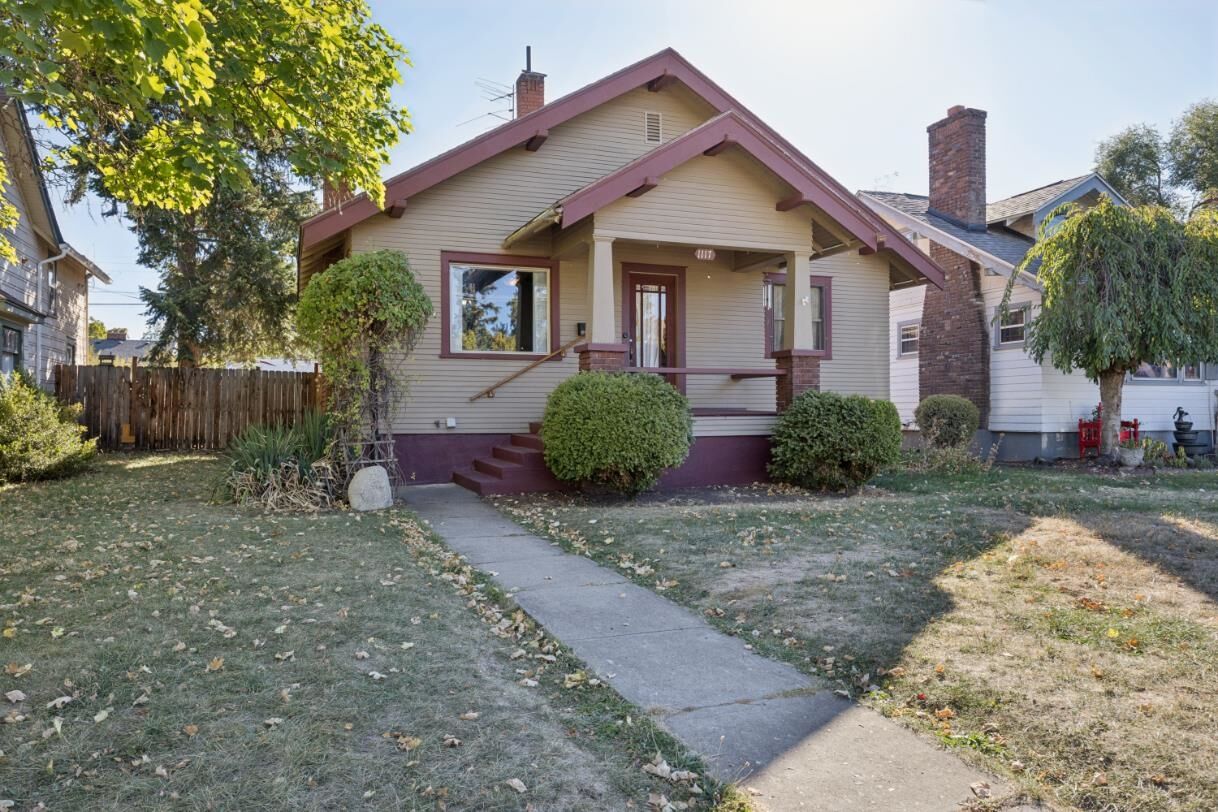 Property Photo: 1117 W Carlisle Ave WA 99205