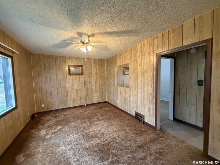 Property Photo:  182 Fourth Avenue N  SK S3N 1A8 