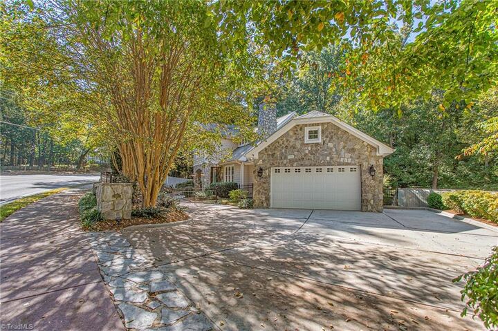 Property Photo:  825 E Franklin Street  NC 27514 