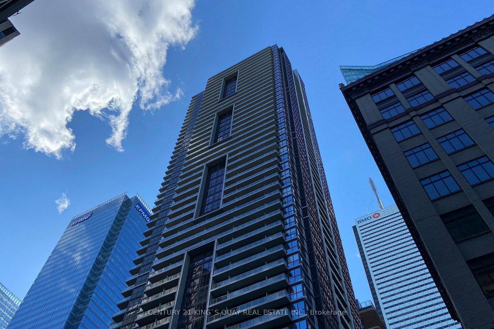 Photo de la propriété: 70 Temperance Street 1409 ON M5H 0B1