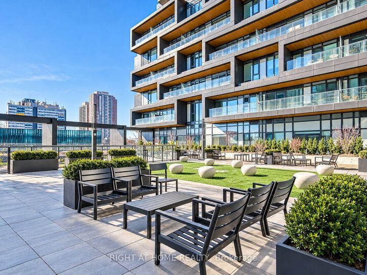 Property Photo:  1285 Dupont Street 302  ON M6H 0E3 