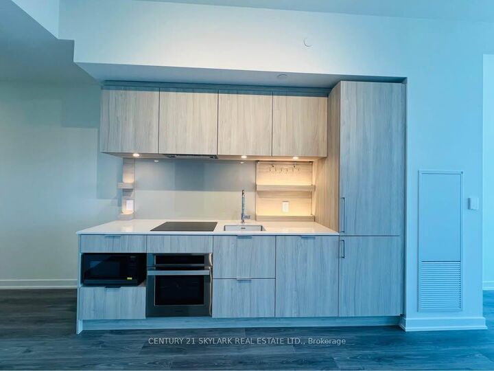 Property Photo:  28 Ann Street 1710  ON L5G 0E1 