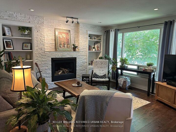 Property Photo:  30 Collins Crescent Main  ON L4G 2W2 