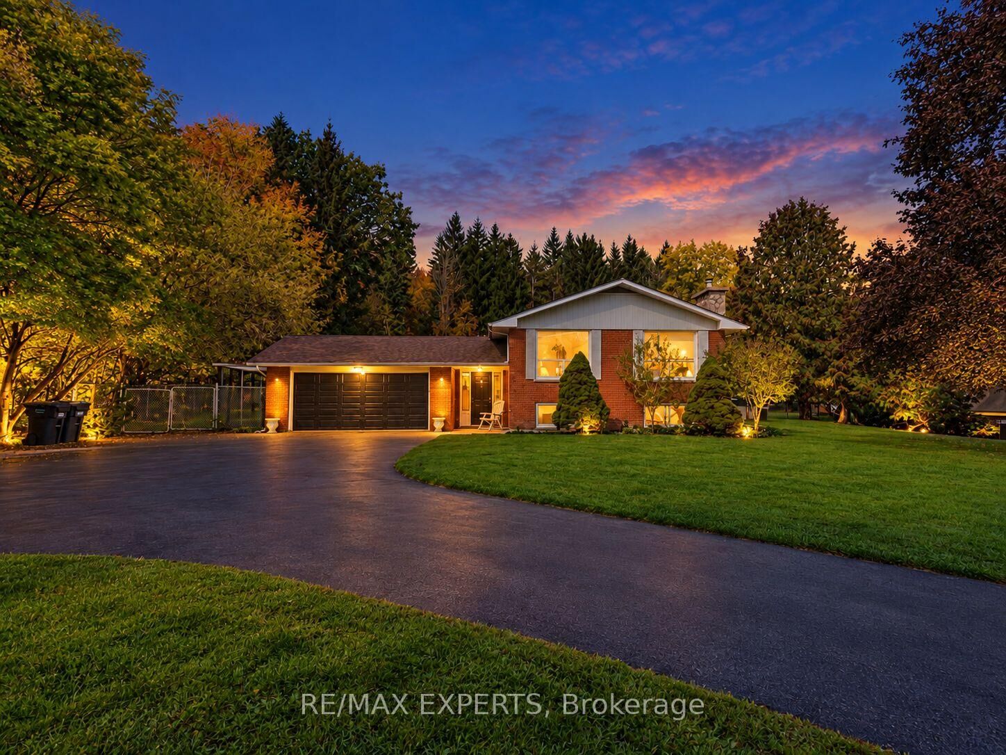 Property Photo:  331 King Street E Lower  ON L7E 3J8 